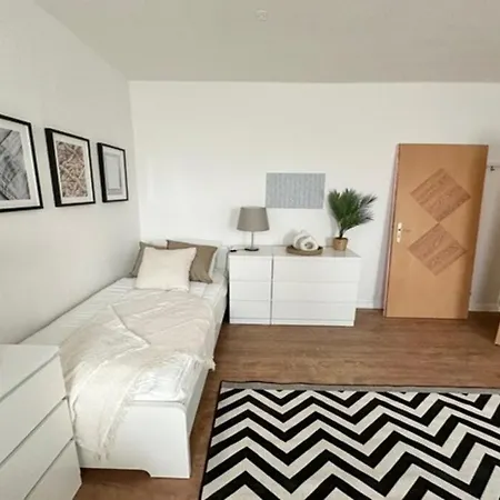 Arbio Monteurzimmer Tremmen Parking Included קצין